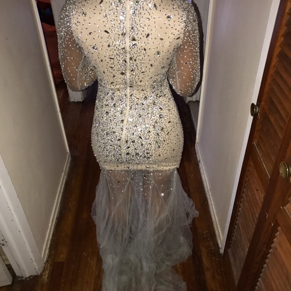 Long sleeve v neck diamond dress